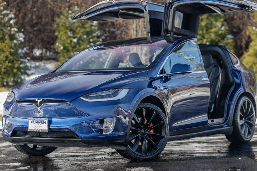 TESLA MODEL X 2017 5YJXCBE47HF055815 image